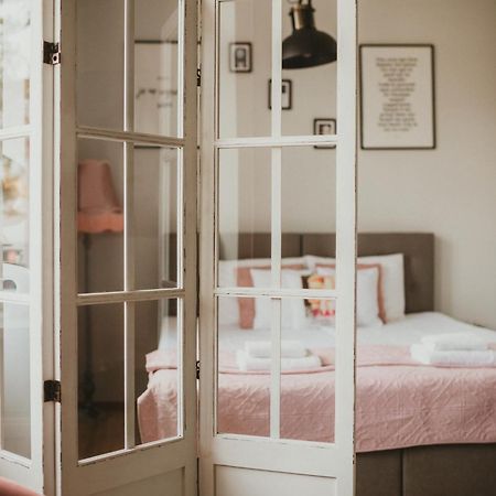 Apartamenty W Kamienicy Sieradz Esterno foto