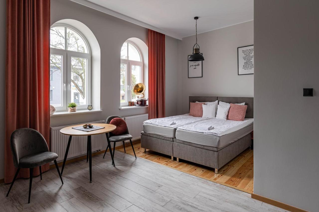 Apartamenty W Kamienicy Sieradz Esterno foto