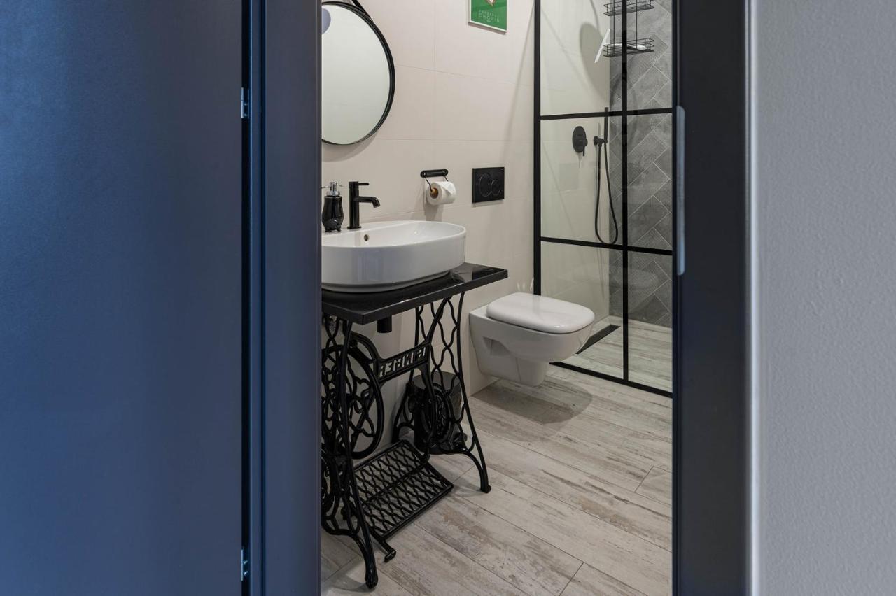 Apartamenty W Kamienicy Sieradz Esterno foto
