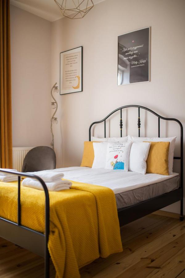 Apartamenty W Kamienicy Sieradz Esterno foto