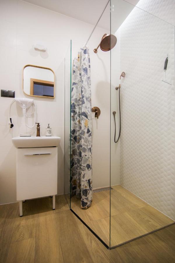 Apartamenty W Kamienicy Sieradz Esterno foto