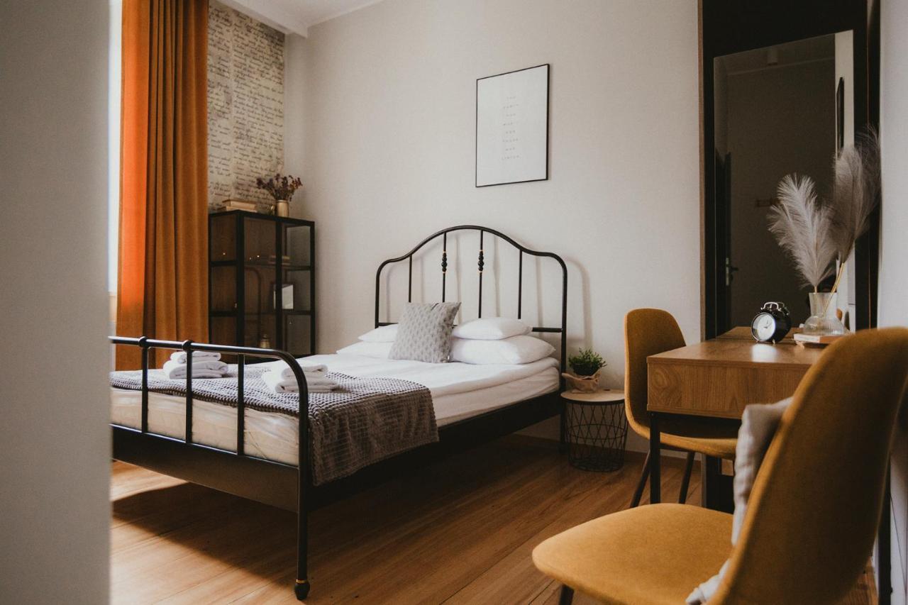 Apartamenty W Kamienicy Sieradz Esterno foto