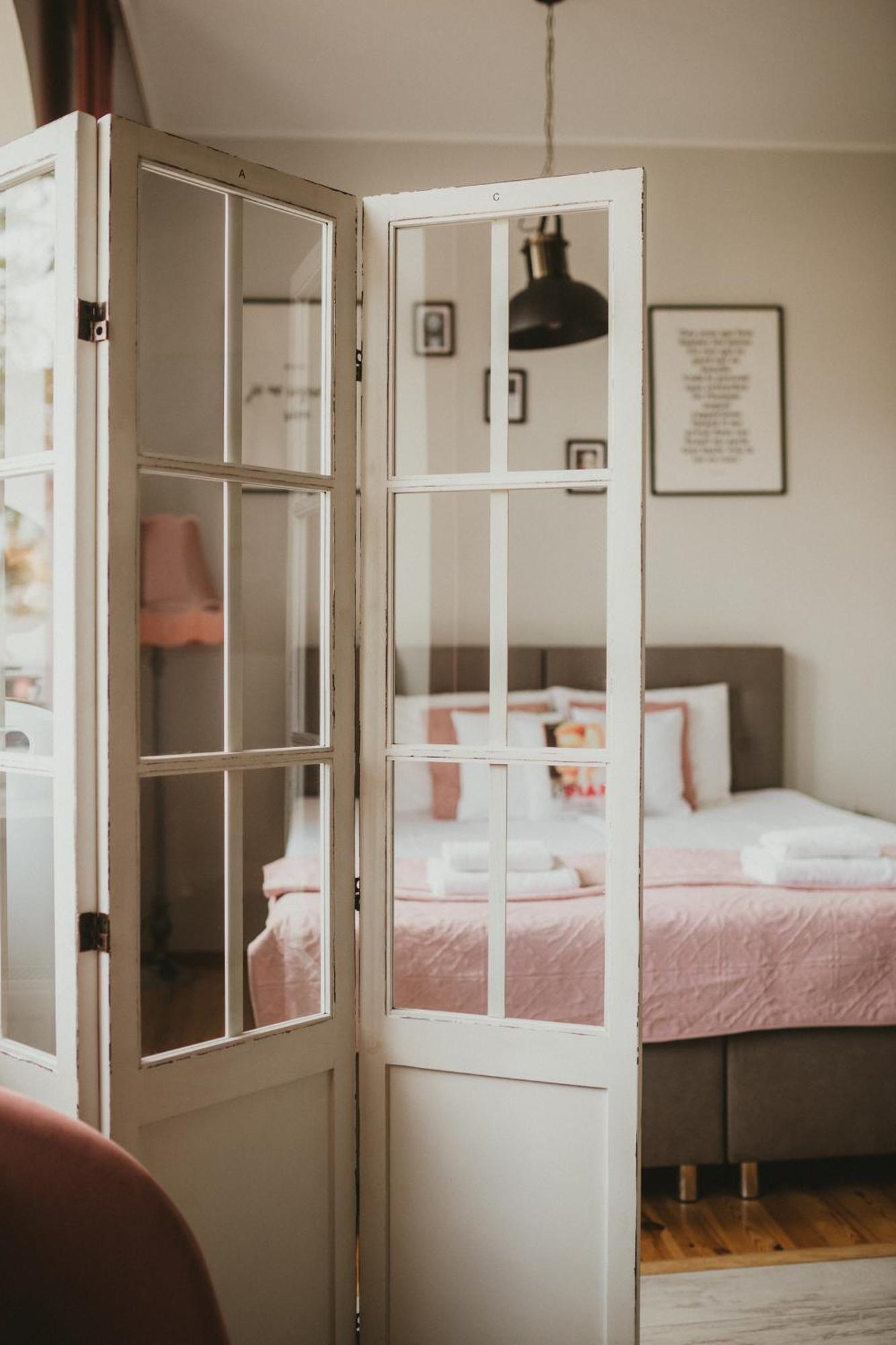 Apartamenty W Kamienicy Sieradz Esterno foto